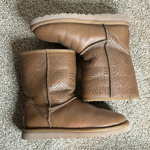 Brown Leather Design Uggs - Picture 2 of 6